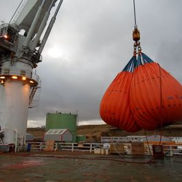 200t offshore crane test